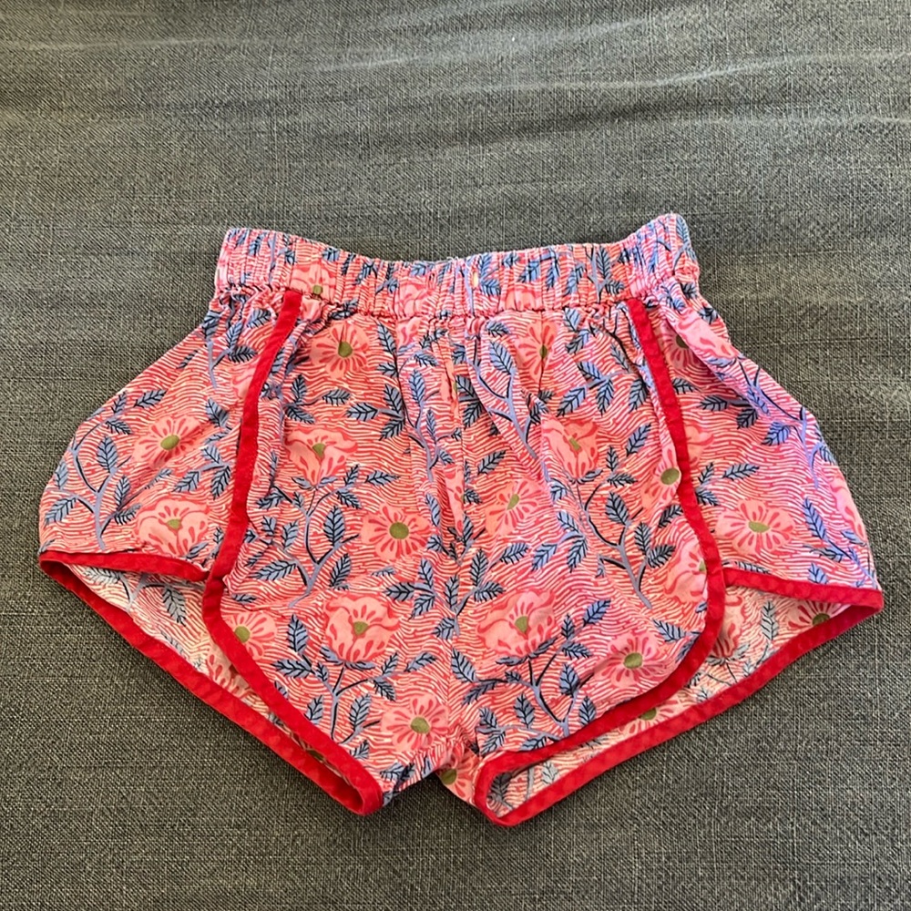 Pink Chicken Millie Short red flowers